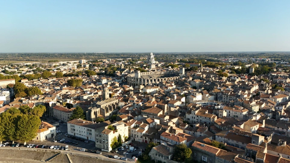 Prise de vue panoramique par drone du patrimoine d'Arles